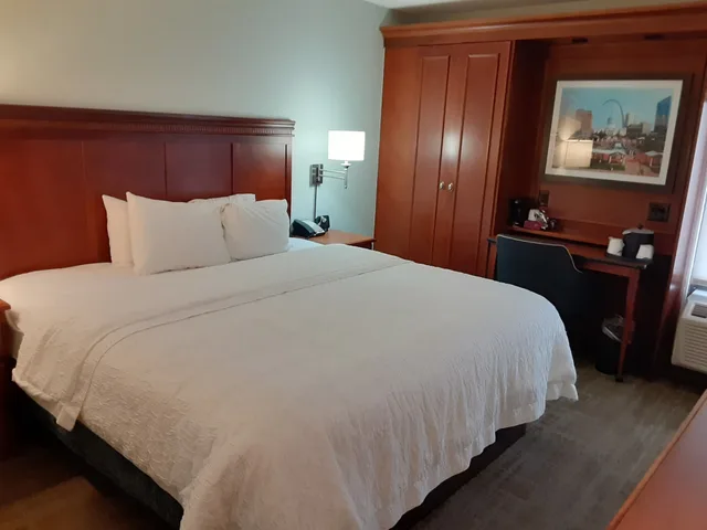 Room, Queen Bed, Accessible, Hampton Inn St. Louis - Westport 1/9