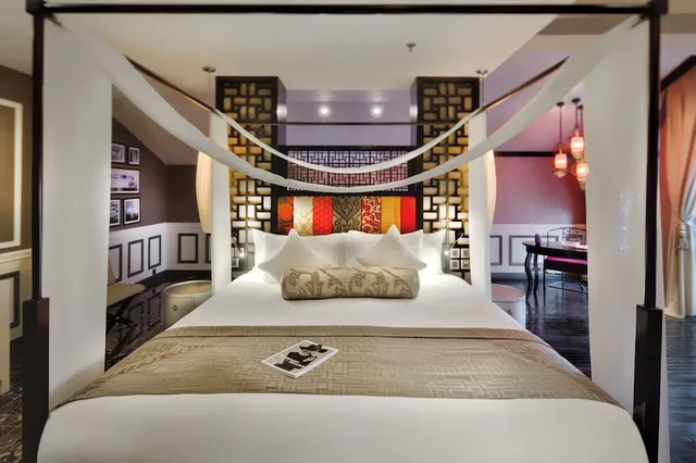 غرفة ملكية ديلوكس تنفيذية بسريرين منفصلين مع دخول الصالة، HOTEL ROYAL HOI AN, The Legacy by the River 2/10