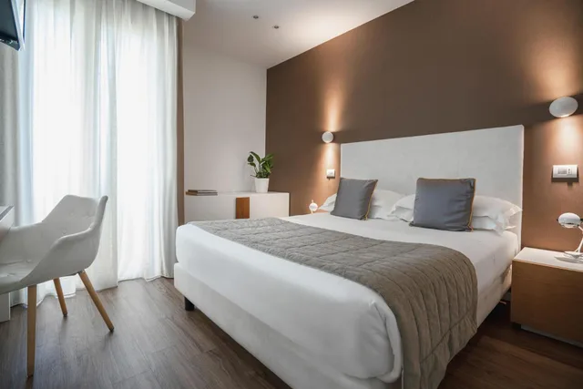 S Suite, Triple, Hotel Select Suites & Spa 7/10