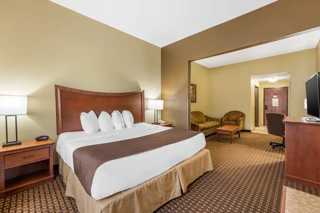 جناح بسرير كينج مع أريكة، Best Western Plus Grand Island Inn & Suites 2/4
