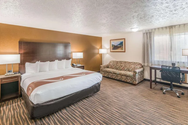 Efficiency, Suite, King Bed، Quality Inn and Suites Downtown Walla Walla, WA 1/3