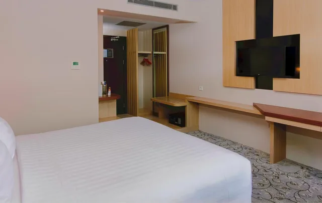 غرفة بريميير ديلوكس بسرير كينج، Aston Gorontalo Hotel & Convention Center 2/6