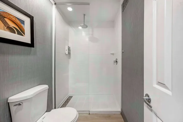 غرفة قياسية بسرير كينج لذوي الإعاقة، Best Western Brentwood 3/4