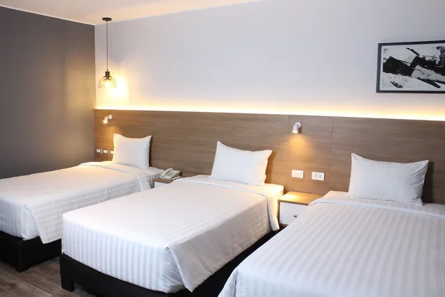 غرفة ثلاثية بثلاثة أسرّة، Habitat Hotel 1/4