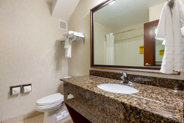 جناح بسريرين كوين بغرفتي نوم بغرفتين، Best Western Plus Northwind Inn Suites 5/6