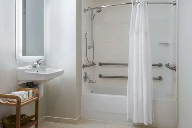 جناح بسرير كوين مع أريكة لذوي الإعاقة، Homewood Suites by Hilton Bonita Springs Naples North 5/9