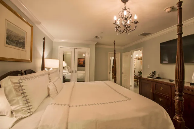 جناح داخلي، Bienville House Hotel 1/2