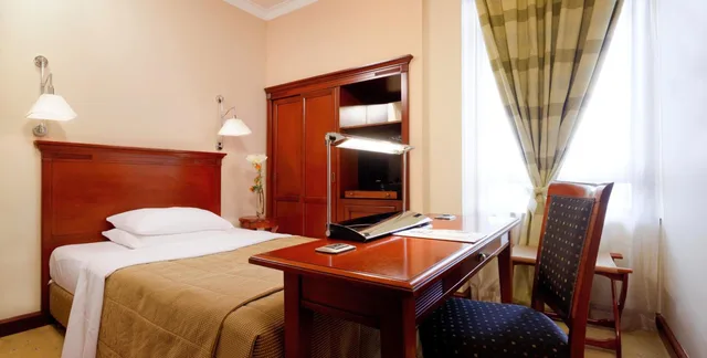 Room, Single, Queen Bed, Best Western Premier Hotel Astoria 5/10
