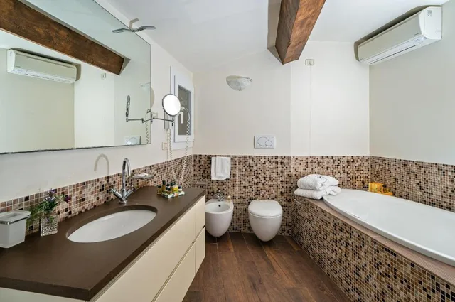 جناح بشرفة، Hotel Torre Di Calapiccola 5/5