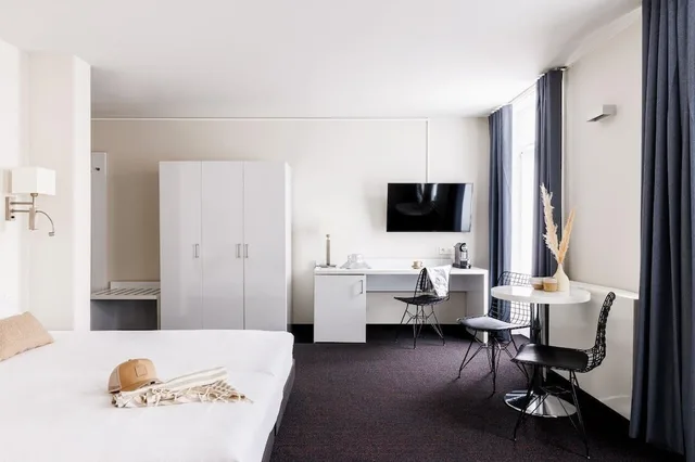 غرفة كلاسيكية رباعية بأربعة أسرّة، Hotel Saint Sauveur 3/5