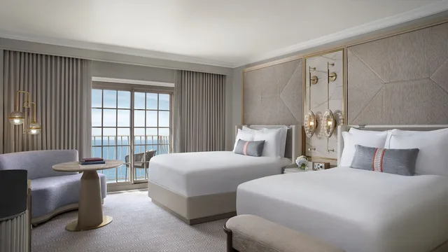 غرفة بسريرين كوين بشرفة، Ritz Carlton Naples 4/7