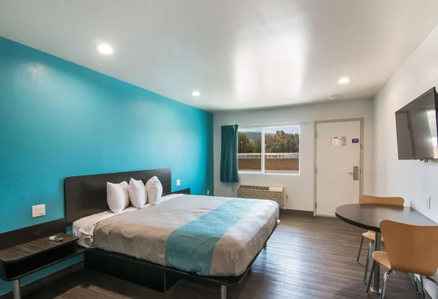 1 King Bed - Non-Smoking, Micfridge، Motel6 South El Monte, CA - Los Angeles 4/10