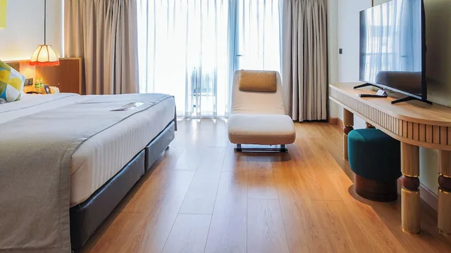 Glow, Penthouse, Suite, King and Twin Beds, Balcony، The Lantern Resorts Patong Phuket 6/9
