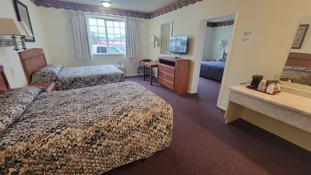 جناح بسرير كينج وسريرين كوين بغرفتي نوم، Oceanview Inn 2/4