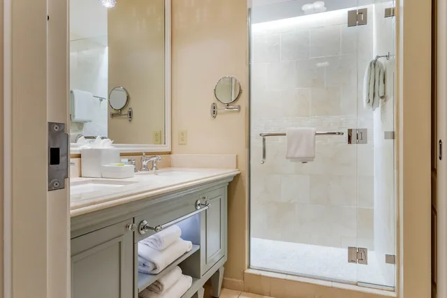 Suite, King Bed, Bluegreen Vacations Eilan Hotel and Spa, an Ascend Collection Resort 7/10