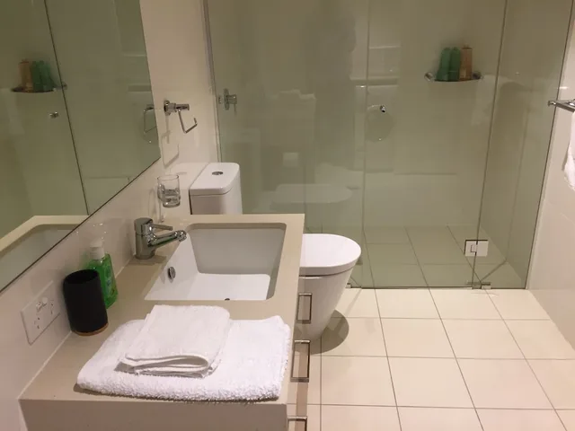 شقة بزنس بسرير كوين مع أريكة، Tasha's Apartments on Morphett 4/4