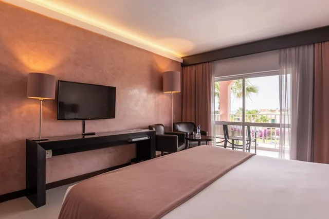 غرفة بسريرين منفصلين بإطلالة على المسبح، Vila Gale Praia 7/10