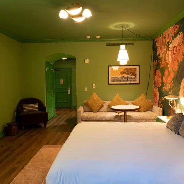 غرفة سوبيريور بسرير كينج، Carlton Hotel 3/9