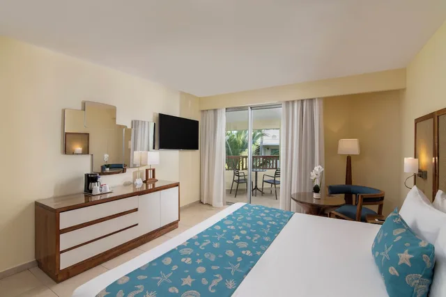 غرفة بسرير كينج بإطلالة على البحر، Impressive Punta Cana 2/8