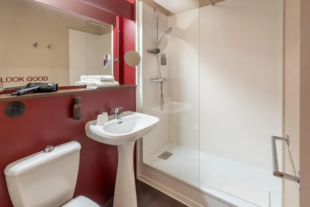 شقة بسريرين كوين بشرفة بمطبخ، Best Western Hotel du Phare 2/2