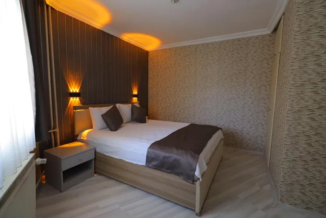 جناح، ARTAN OTEL 9/10