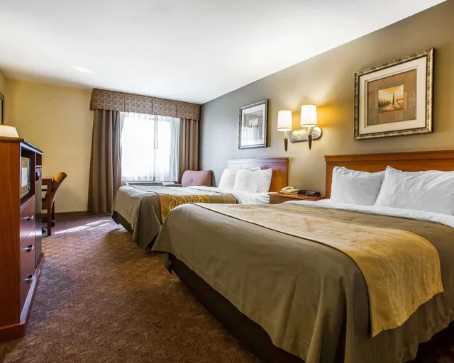 غرفة قياسية بسريرين كوين، Comfort Inn Van Wert, OH 4/7