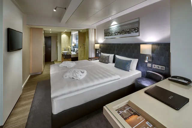 غرفة بسرير مزدوج بإطلالة على المدينة، Park Inn by Radisson Berlin Alexanderplatz 2/2