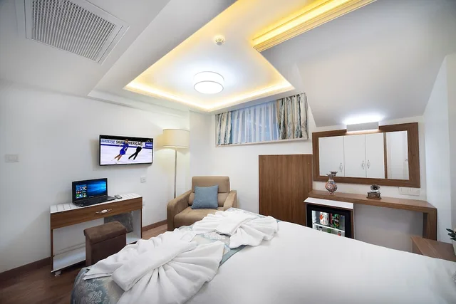 Economy, Lika Hotel 1/10