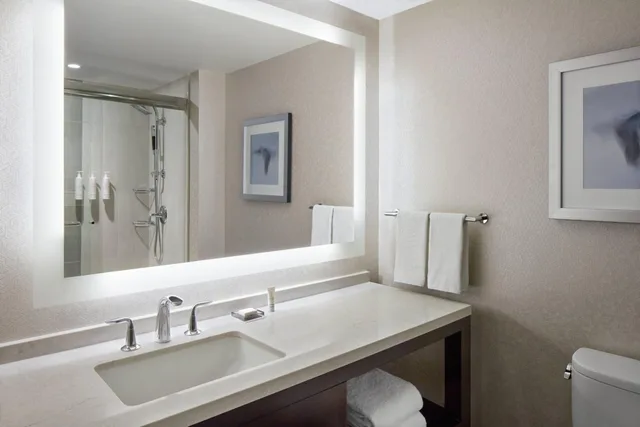 غرفة بسريرين مزدوجين مع دخول الصالة، Marriott Eaton Centre Toronto 4/4