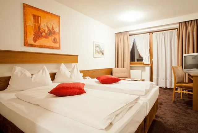 غرفة قياسية بسرير مزدوج، Hotel Gasthof Mitteregger 1/3
