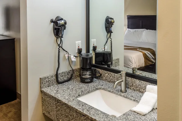 غرفة بسرير كينج، Quality Inn Gulf Shores Airport 7/9