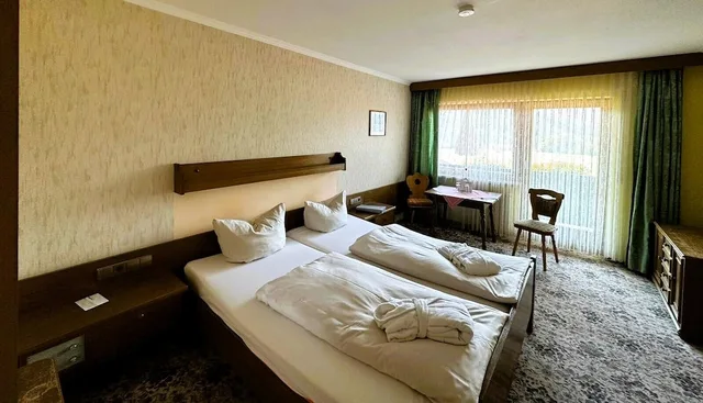 غرفة عائلية بسريرين كوين بشرفة مع أريكة، Deva Hotel Sonnleiten 2/4