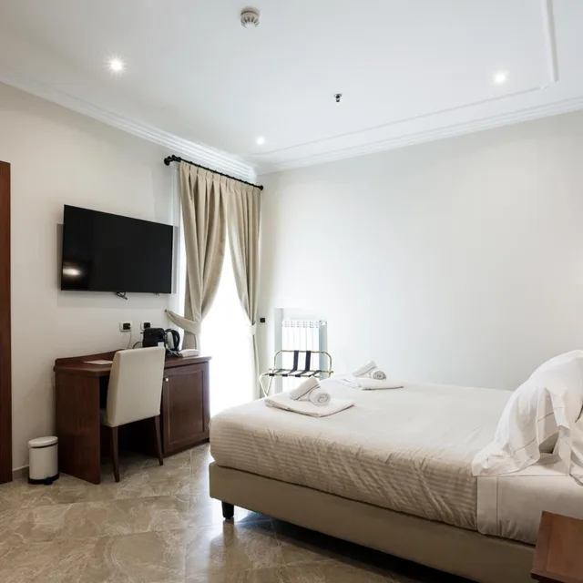 جناح بشرفة، Esposizione Luxury Rome 2/10