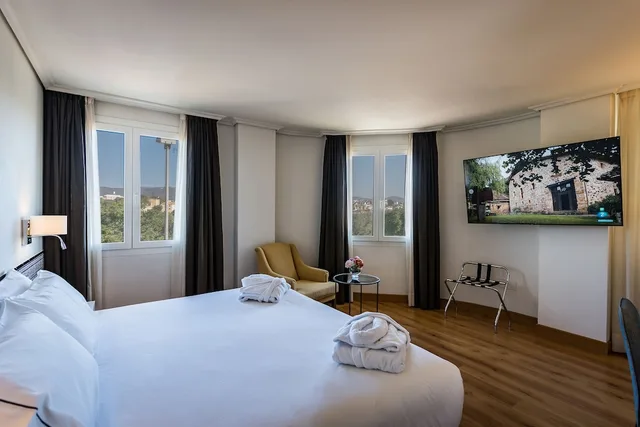 غرفة سوبيريور بسريرين منفصلين بإطلالة على المدينة، Hesperia Cordoba 3/10