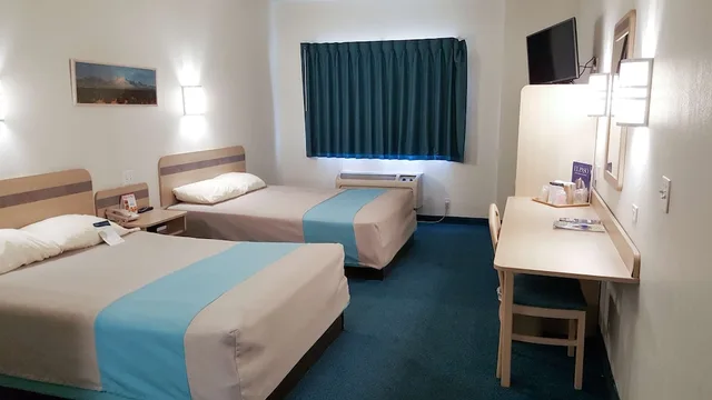غرفة قياسية بسريرين كوين، Motel6 Las Cruces, NM - Telshor 1/6