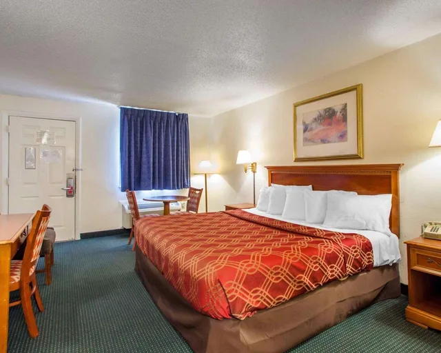 غرفة بسرير كينج، Econo Lodge Somers Point 1/1