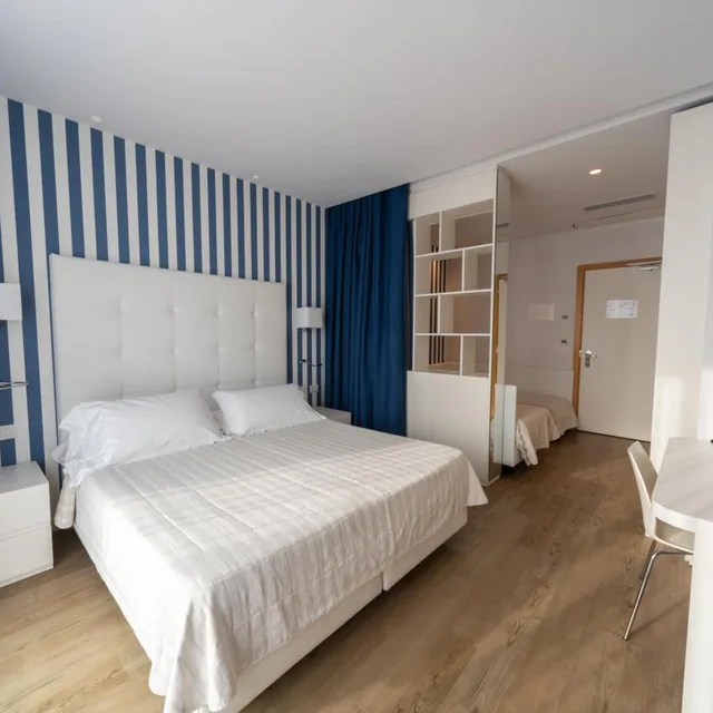 غرفة رباعية، Hotel Fedora 5/10