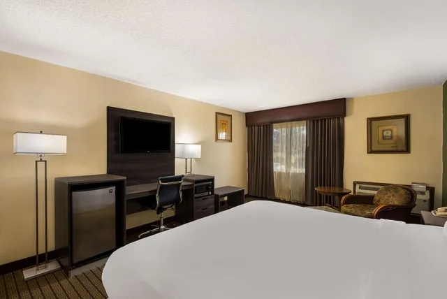 غرفة بسرير كينج، Best Western Prairie Inn & Conference Center 2/4