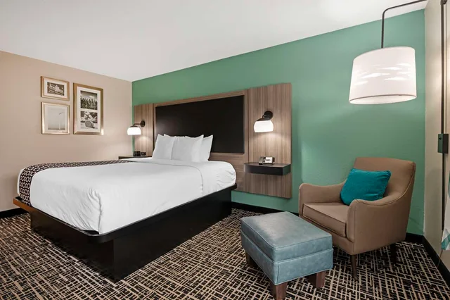 غرفة بسرير كينج، Best Western Plus Greenwood/Indy South Inn 2/3