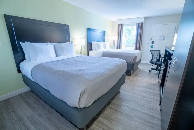 Standard, 2 Queen Beds, Quality Inn Palm Beach International Airport 1/7