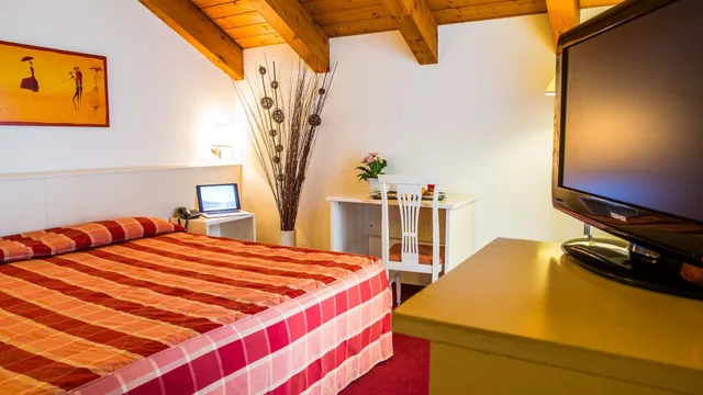 غرفة رباعية بأربعة أسرّة، HOTEL GALLIA 5/6