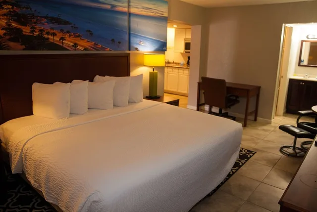 Suite, King Bed, Days Inn By Wyndham Cocoa Cruiseport West At I-95/524 2/8