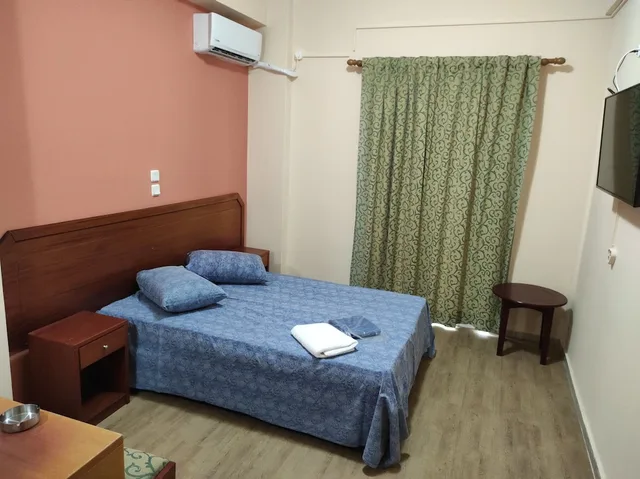 غرفة اقتصادية ثلاثية بسرير مزدوج وسرير فردي، Hotel Lido 2/6