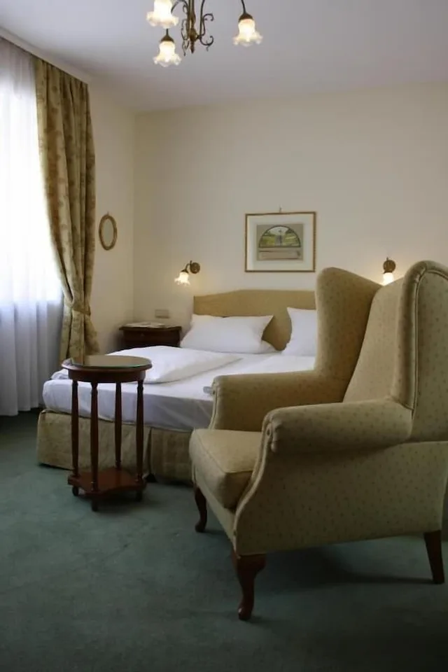 Superior, Queen Bed, Hotel Deutscher Kaiser 4/5