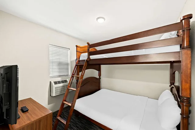 جناح عائلي بسرير كينج وسرير مزدوج وسرير بطابقين، Best Western Route 66 Rail Haven 3/5