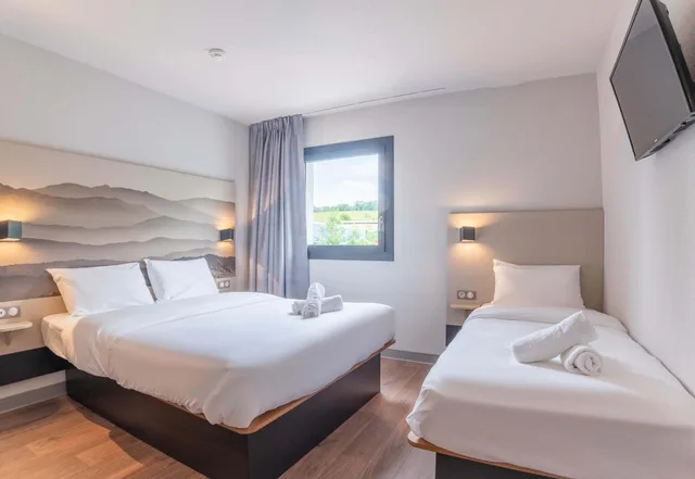 Room, Triple, B&B HOTEL Aix-les-Bains 3/10
