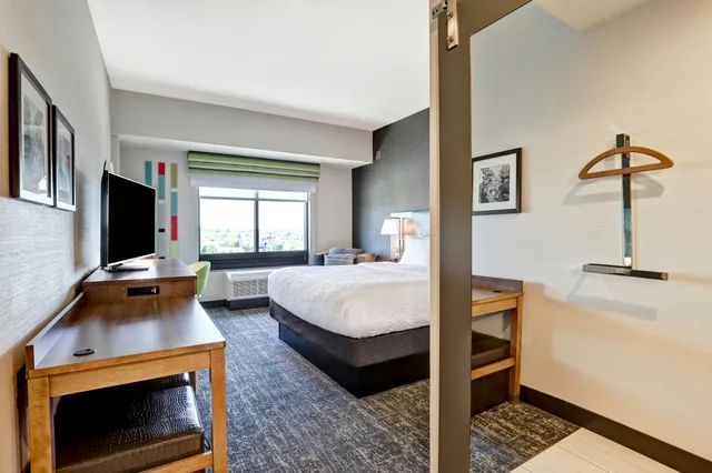 Room, King Bed, Hampton Inn St Catharines Niagara On 2/3