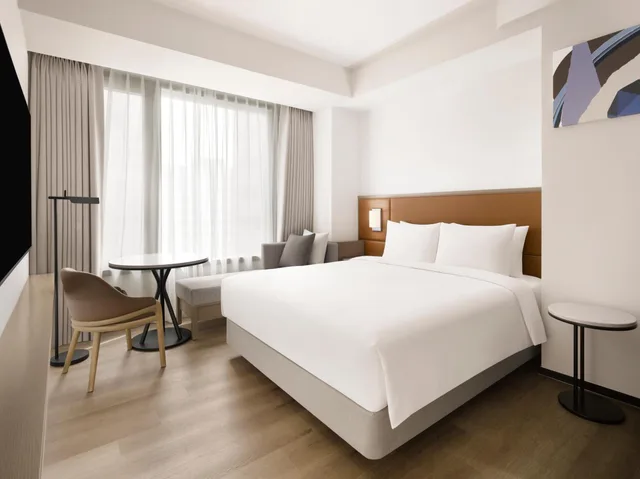 غرفة بسرير كوين في طابق مرتفع، AC Hotel by Marriott Seoul Gangnam 2/6