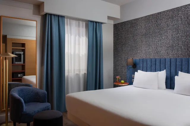 Adjoining, Family, Queen Bed, with Extra Bed، NH Firenze 1/9
