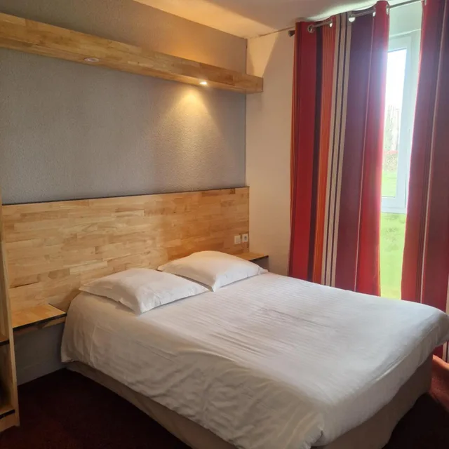 غرفة قياسية بسرير مزدوج، Agape Hotel Niort- Bessines 2/9